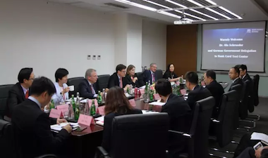 德国国务秘书兼内政部副部长Ole Schroeder博士率团访问银行卡检测中心